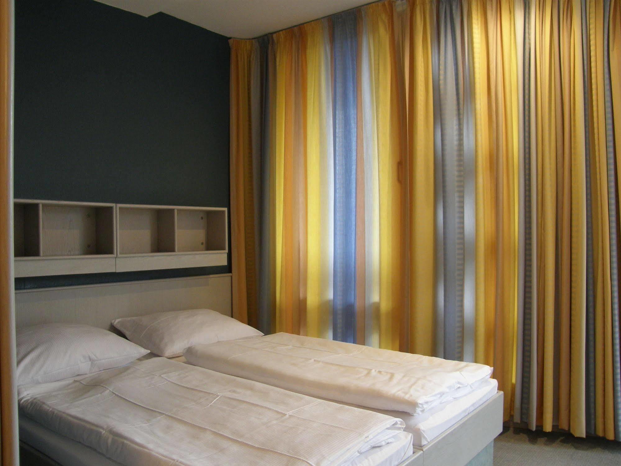 Jugendgaestehaus St.-Michaels-Heim Berlin Dış mekan fotoğraf